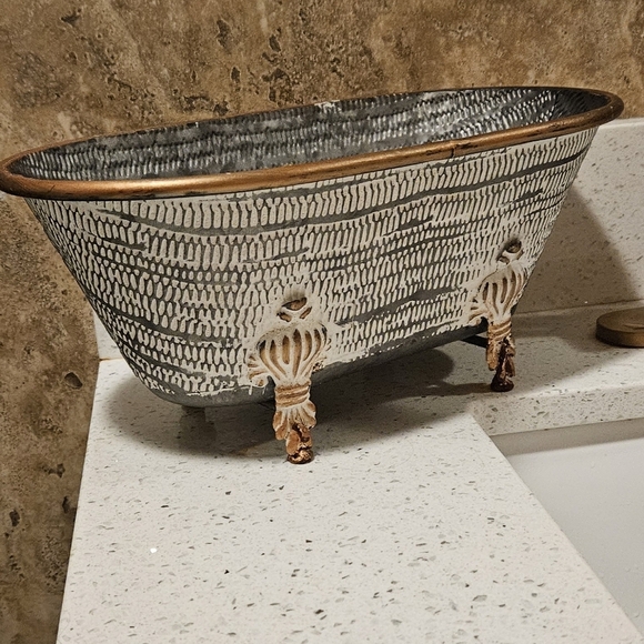🌟Rustic Copper Miniature Bathtub Home Decor Planter🌟 - Picture 2 of 10